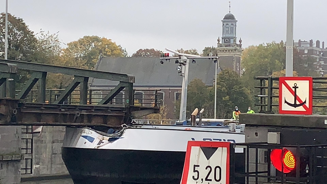 Oil tanker sails against important bridge in Ghent harbor area … (Ghent)