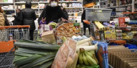 Supermarkten vragen klanten om alleen en op rustigere momenten te komen winkelen