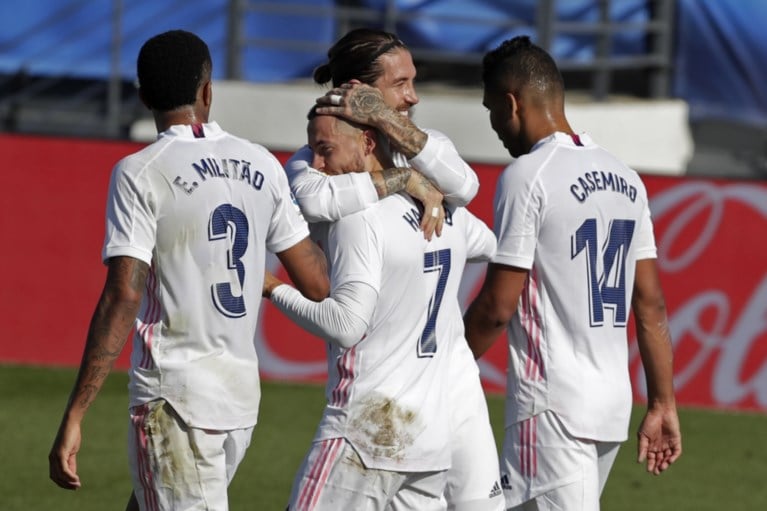 Eden Hazard kroont zich tot Man van de Match dankzij knappe goal en richt zich tot de fans van Real Madrid: “Dit is voor jullie”