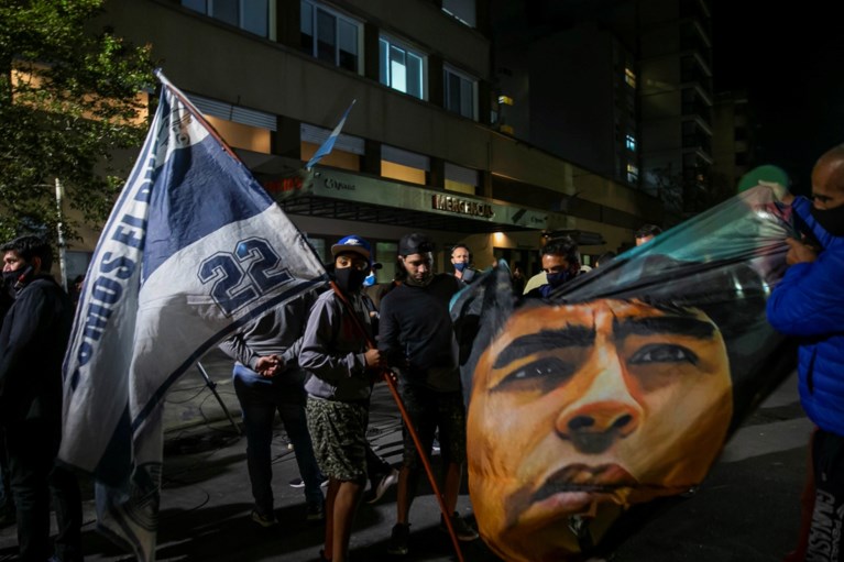 Diego Maradona met succes geopereerd na hersenbloeding