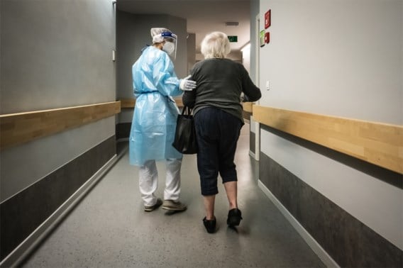 Gepensioneerden en studenten moeten personeelstekort in ziekenhuizen voorkomen