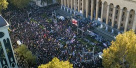 Tienduizenden betogers eisen nieuwe verkiezingen in Georgië