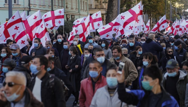 Tienduizenden betogers eisen nieuwe verkiezingen in Georgië