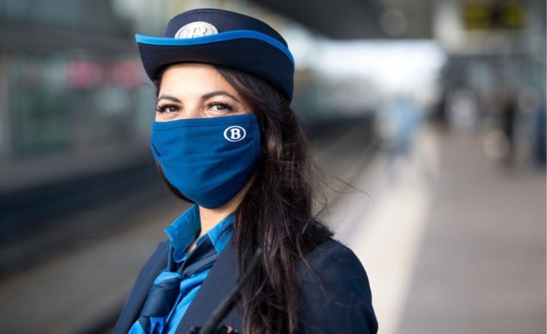 NMBS ruilt na tien jaar grijze uniformen in voor blauwe