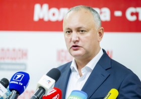 Pro-Europese ex-premier verslaat pro-Russische president in verkiezingen Moldavië