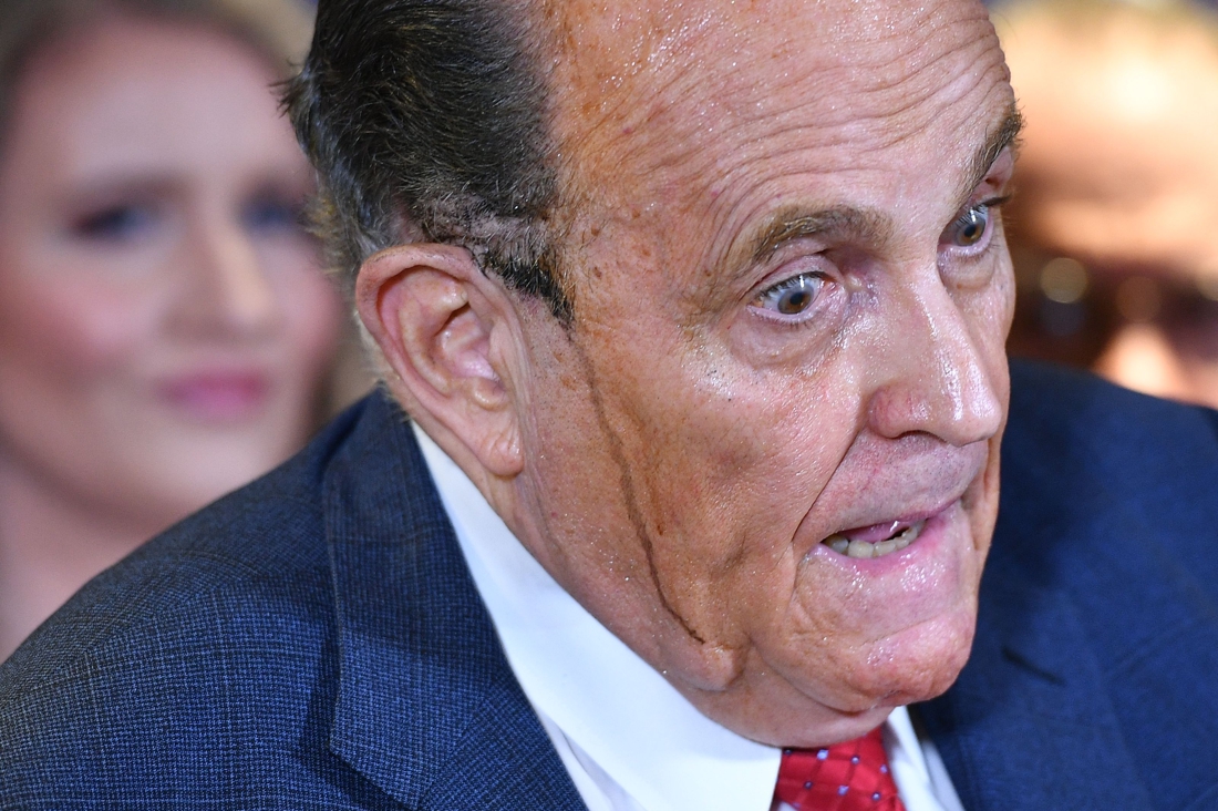 After the car park, the hair dye: Giuliani gives notice again …