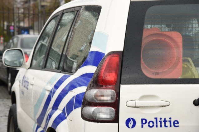 Brussels police pelted in the Laken Model district