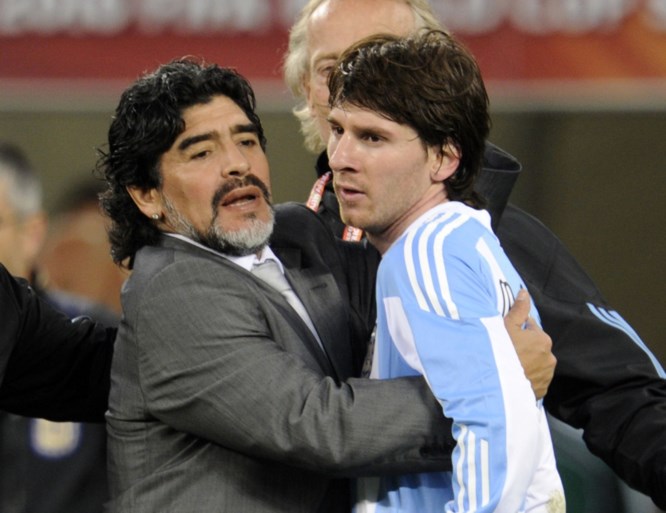 Reacties op overlijden Maradona: ‘Samen een balletje trappen in de hemel’