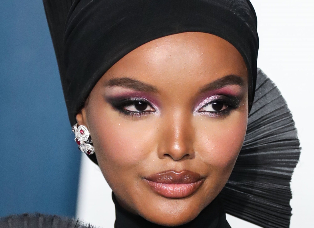 First model with hijab stops runway show