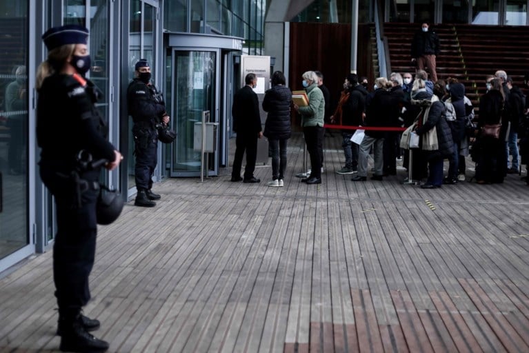Iraanse oppositie op terrorismeproces in Antwerpen: ‘Het volledige regime staat hier vandaag terecht’