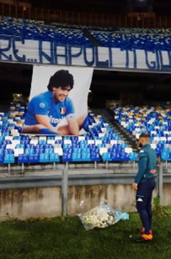 Napoli speelt met ‘Argentijns’ truitje tegen AS Roma om Maradona te eren