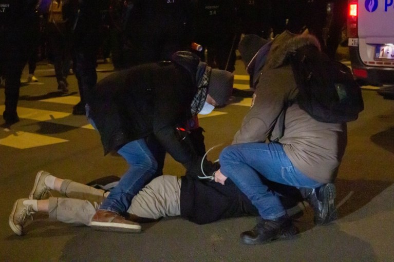 Organisatoren van coronaprotestmars Luik zoeken getuigen van ‘repressie’ door politie