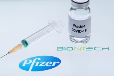 Verenigd Koninkrijk keurt als eerste Pfizer-vaccin goed - De Standaard  Mobile