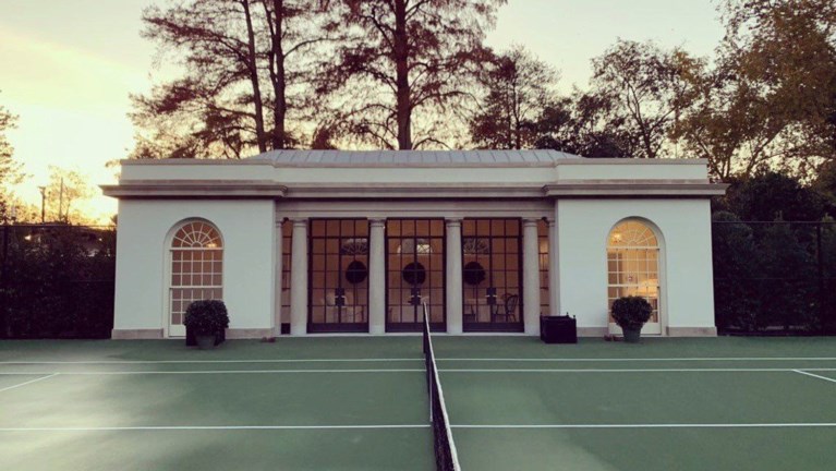 Melania Trump onthult nieuw tennispaviljoen van Witte Huis (en krijgt kritiek)