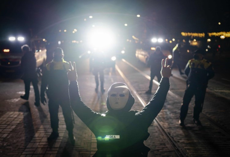 Nederland gaat vijf weken in lockdown: ‘We sluiten alle plekken waar mensen samenkomen’