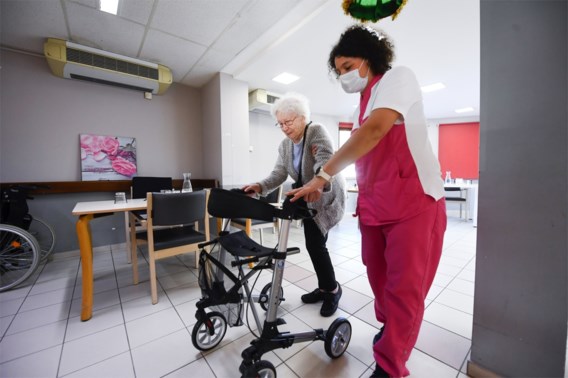 Ook Vlaams zorgpersoneel krijgt eenmalige consumptiecheque van 300 euro