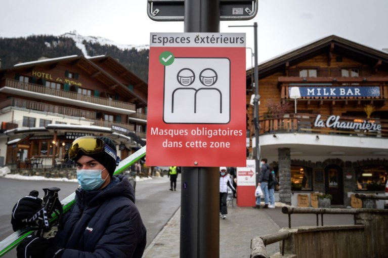 Reisbijstand in het buitenland daalt met ongeveer de helft, ondanks oproep om thuis te blijven