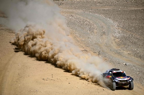 Sainz wint openingsrit Dakar 2021, Colsoul rijdt drie keer lek