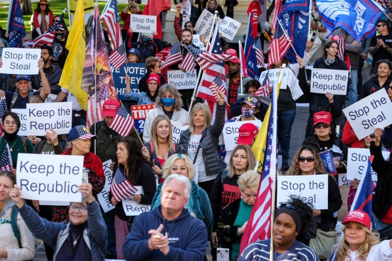 Trump spreekt duizenden aanhangers toe in D.C.: ‘Verkiezingen gekaapt door radicalen’