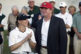 Trump reikt in Witte Huis awards uit aan golfers