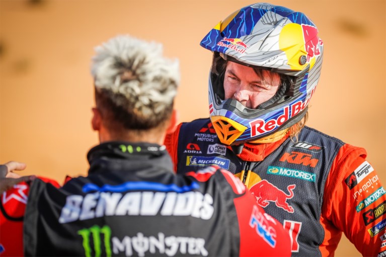 DAKAR. Oud-winnaar Toby Price valt uit na zware crash