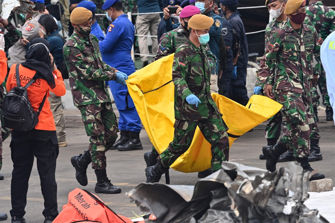 Zwarte Doos Neergestort Vliegtuig Indonesië Opgevist - De Standaard