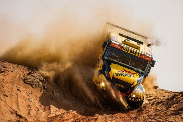 DAKAR. Yazeed Al Rajhi wint zijn tweede etappe, Peterhansel blijft leider