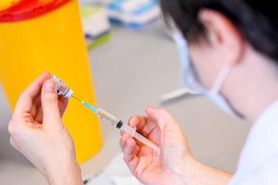 Onderzoek naar overlijden van gevaccineerde tachtiger: ‘Geen reden tot paniek’