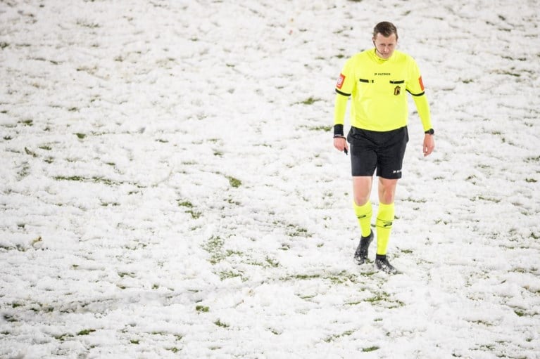 Voetbal op besneeuwde velden: Genk en Kortrijk tekenen voorbehoud aan