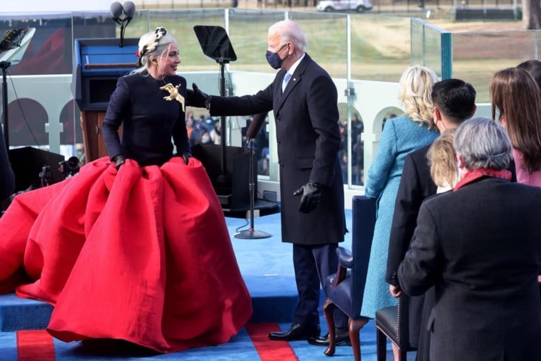 Ralph Lauren, paars en een vredesduif: de symboliek achter de outfits op de inauguratie