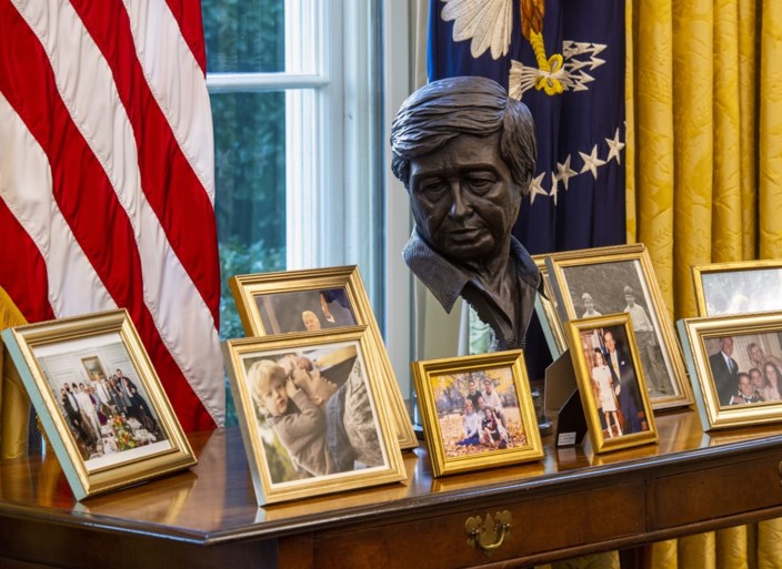 Wie wordt geëerd in het Oval Office? De keuzes van Biden zijn niet die van Trump