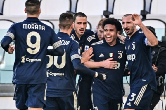 Juventus sluipt weer wat dichter naar Milanese clubs, Mertens onderuit met Napoli en Nainggolan verliest degradatieduel