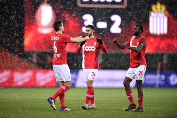Standard boekt vierde overwinning op rij in Waalse derby, Charleroi zakt steeds verder weg