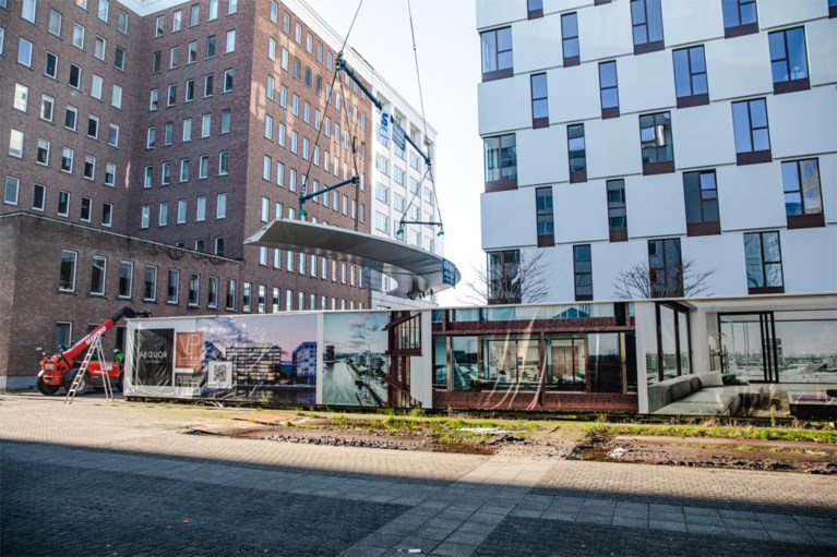 Fietshelling naar Parkbrug over Antwerpse Leien geplaatst