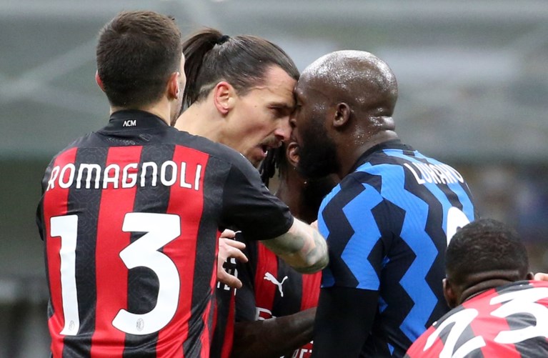 Zlatan Ibrahimovic en Romelu Lukaku in de clinch in zinderende stadsderby: ‘Ezel’ en ‘fils de pute’