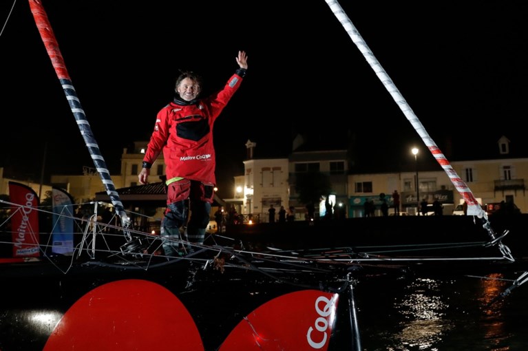 Yannick Bestaven wint oceaanrace Vendée Globe na tachtig dagen