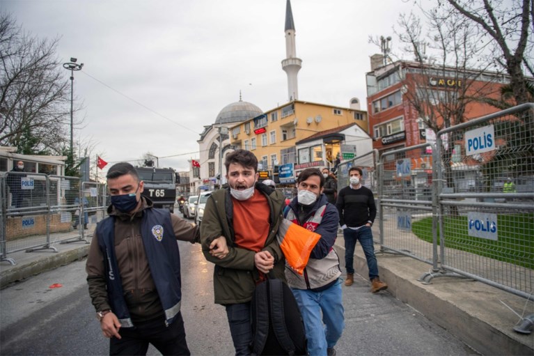 Arrestaties bij studentenprotesten in Istanbul