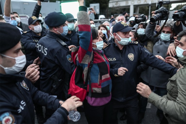 Arrestaties bij studentenprotesten in Istanbul
