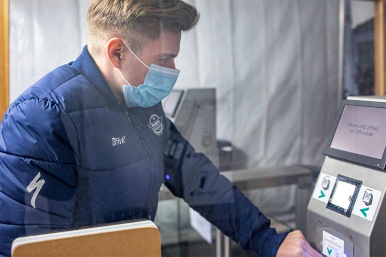 Remco Evenepoel mag weer trainen: ‘Blij dat ik opnieuw kan fietsen’