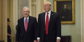 Trump roept Republikeinen op Mitch McConnell rug toe te keren: ‘Saaie politieke hack die nooit lacht’