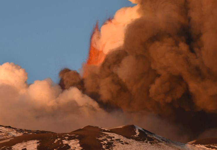 Siciliaans vliegveld dicht door uitbarsting Etna