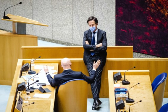 Nederlands parlement schaart zich achter spoedwet voor avondklok
