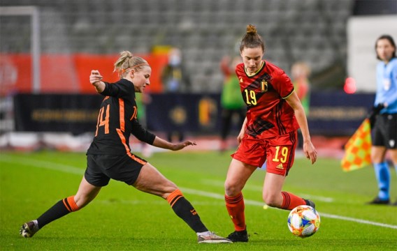 Oranje maakt brandhout van de Red Flames: Belgische voetbalvrouwen met 1-6 vernederd