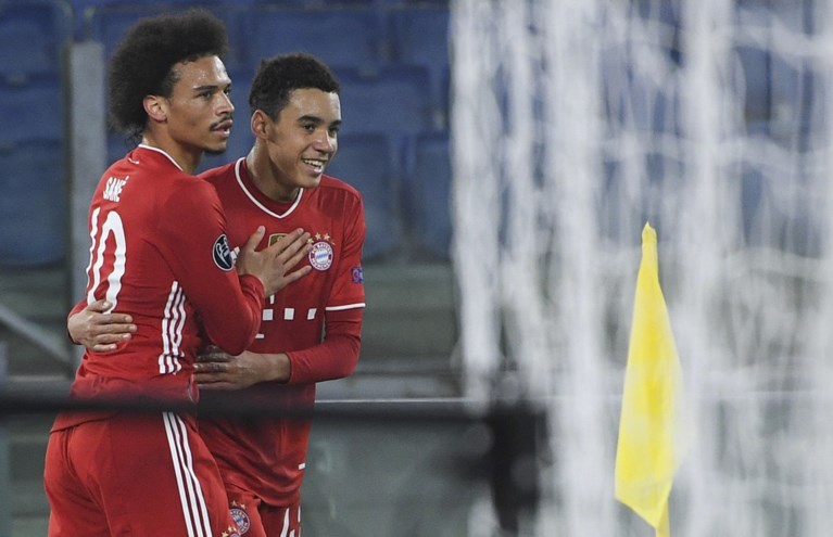 Titelverdediger Bayern dolt met Lazio en staat met anderhalf been in kwartfinales van de Champions League