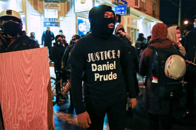 Politiegeweld VS: Agenten niet vervolgd voor dood Daniel Prude die stierf na zijn arrestatie
