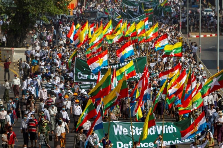 Militair regime Myanmar verbannen van Facebook en Instagram