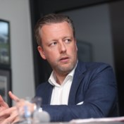 Makelaars schuiven zelf verrassende oplossing naar voor tegen wantoestanden: ‘Schaf de transfersommen af’