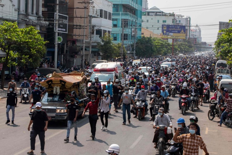 Myanmar rouwt om neergeschoten 19-jarige: ‘Everything will be ok’