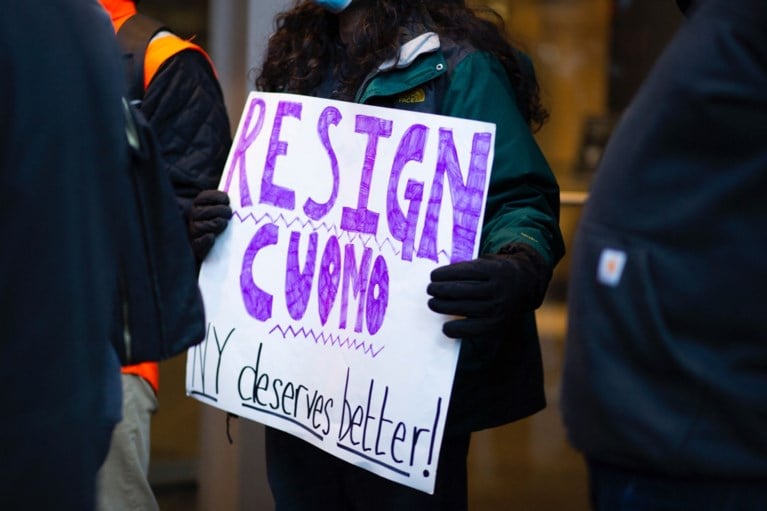 New Yorks gouverneur Cuomo wil niet aftreden