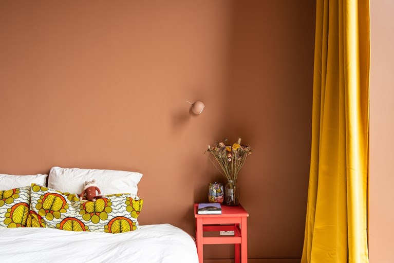 Binnenkijken in het kleurrijke interieur van illustrator Eva Mouton